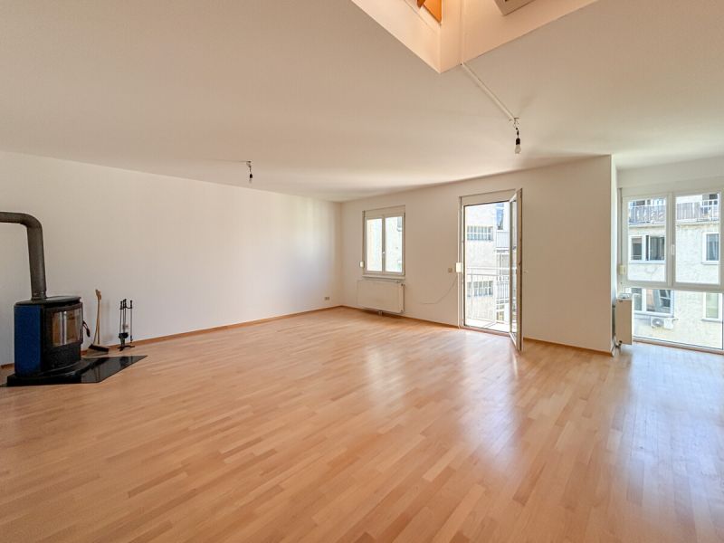 Helle Dachgeschosswohnung mit 3 Schlafzimmern, Kamin & Dachterrasse /  / 1050&nbsp;Wien / Bild 2
