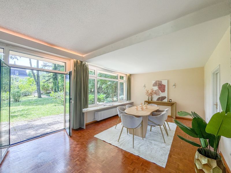 Exklusive Bauhaus-Villa mit Parkgarten & Pool am Waldrand /  / 2340 Mdling / Bild 2