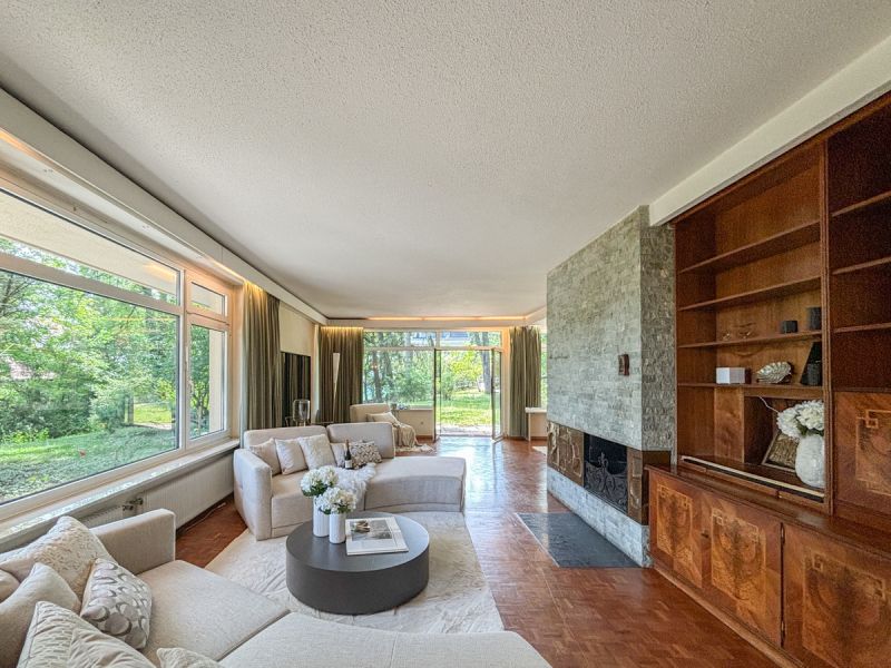 Exklusive Bauhaus-Villa mit Parkgarten & Pool am Waldrand /  / 2340 Mdling / Bild 9