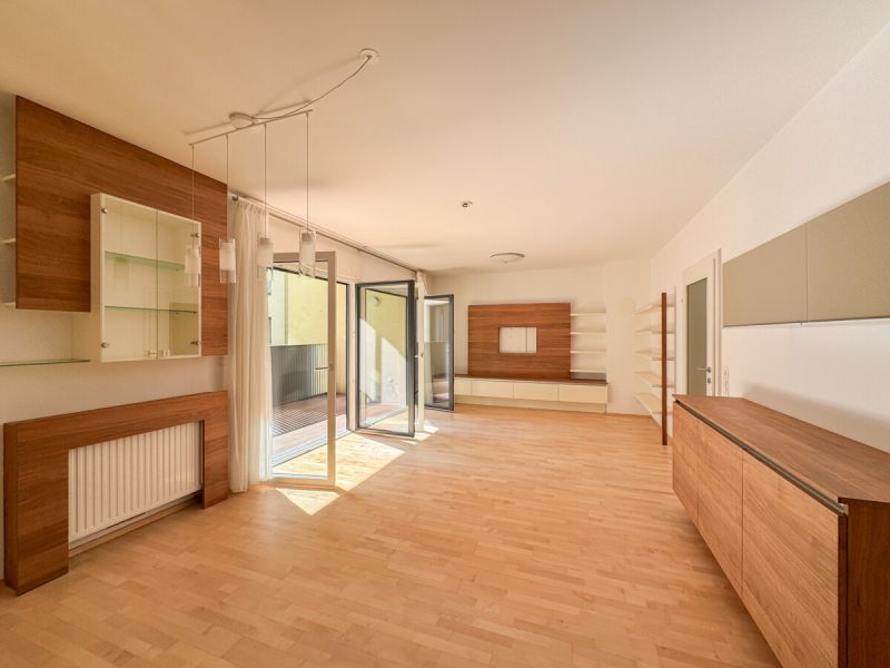 Exklusives 4-Zimmer Apartment mit s�dseitiger Freifl�che & PKW-Stellplatz N�he Mariahilferstra�e /  / 1070&nbsp;Wien / Bild 2