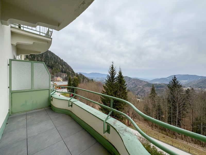 Ostseitige Balkonwohnung mit grandiosem Fernblick im berhmten Hotel-Panhans-Gebude /  / 2680 Semmering-Kurort / Bild 1