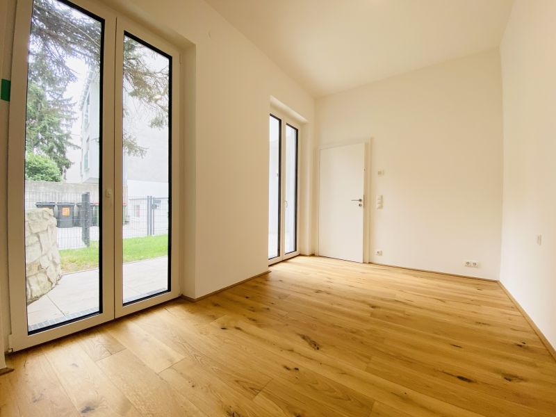 Erstbezug nach Sanierung - hofseitige Gartenwohnung mit Terrasse /  / 1120 Wien / Bild 1