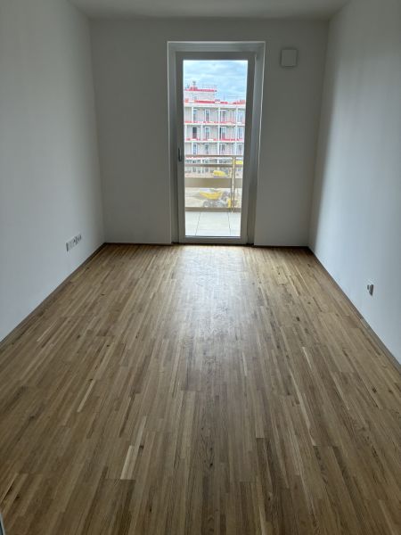 vi�no - ERSTBEZUG: 4-Zimmer-Wohnung mit WOHLF�HL-LOGGIA ab 11/2026 >3 Monate mietfrei bis Ende 2026 /  / 2331&nbsp;V�sendorf / Bild 1