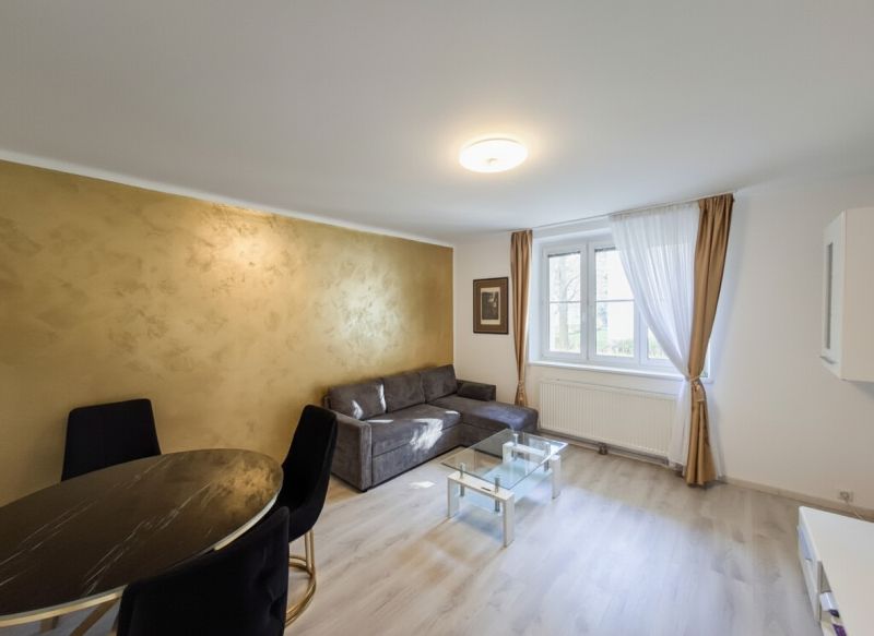 3D-Tour! GROSSARTIGE 2-ZIMMER WOHNUNG BEIM BAHNHOF H�TTELDORF!