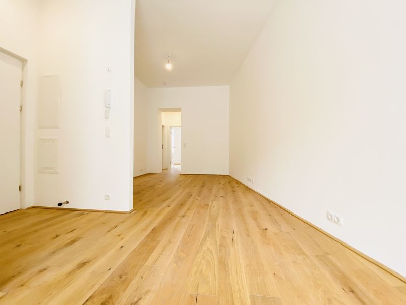 Erstbezug nach Sanierung - mit hofseitiger Terrasse /  / 1120 Wien / Bild 2