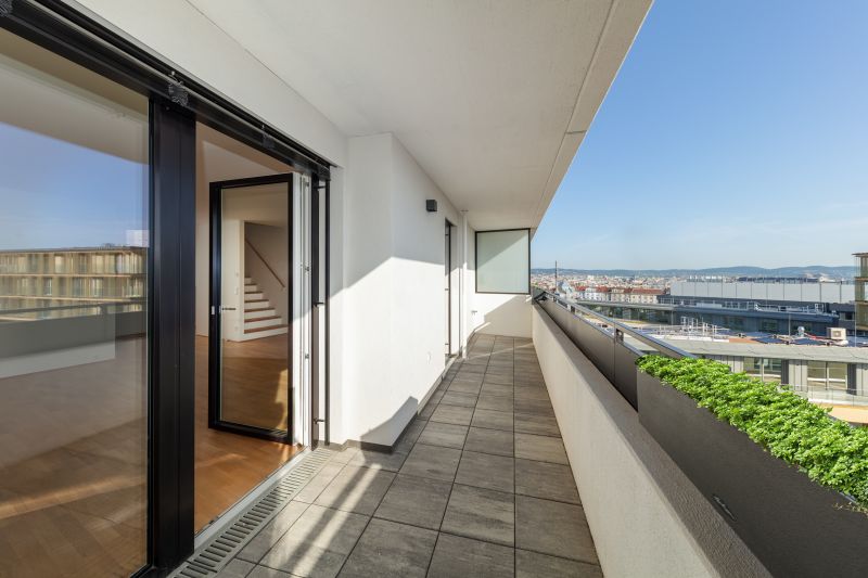 Dachgeschoss 3 Zimmer mit Dachgarten, klimatisiert - provisionsfrei + Jahreskarte Wr. Linien /  / 1100 Wien / Bild 1