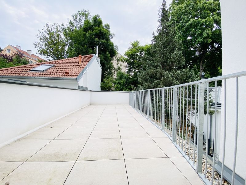 Erstbezug nach Sanierung - mit hofseitiger Terrasse /  / 1120 Wien / Bild 1