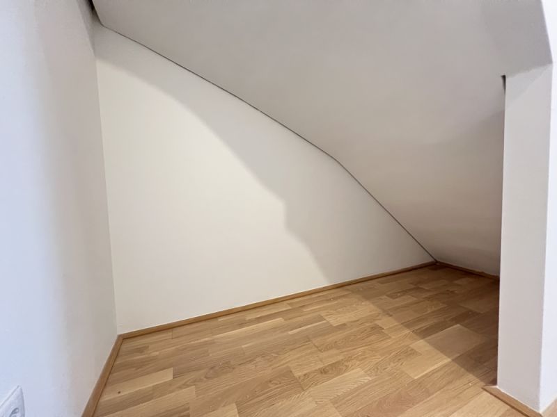 Dachgeschoss 3 Zimmer mit Dachgarten, klimatisiert - provisionsfrei + Jahreskarte Wr. Linien /  / 1100 Wien / Bild 5