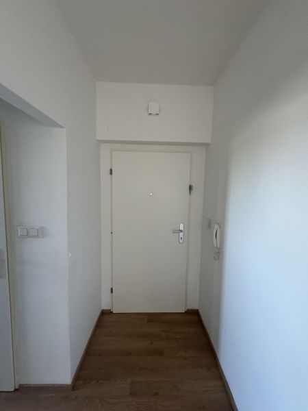 2-Zimmer-Wohnung mit Loggia, Top 8 / / 2700 Wiener Neustadt / Bild 9