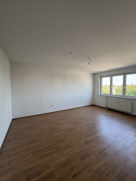 2-Zimmer-Wohnung mit Loggia, Top 8 / / 2700 Wiener Neustadt / Bild 8