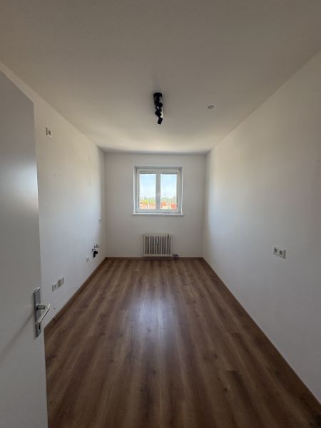 2-Zimmer-Wohnung mit Loggia, Top 14 / / 2700 Wiener Neustadt / Bild 8