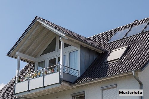 Einfamilienhaus mit Broanbau und Garagen