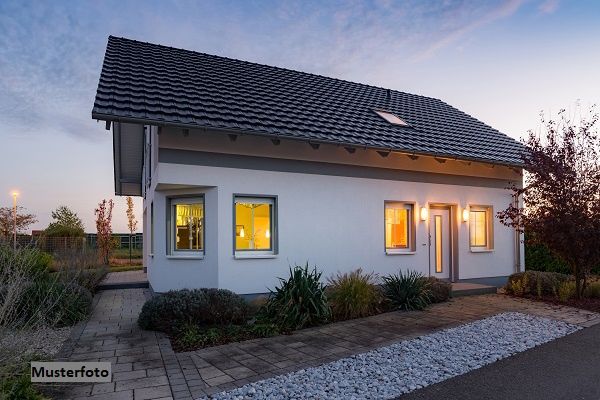 Einfamilienhaus mit Garage