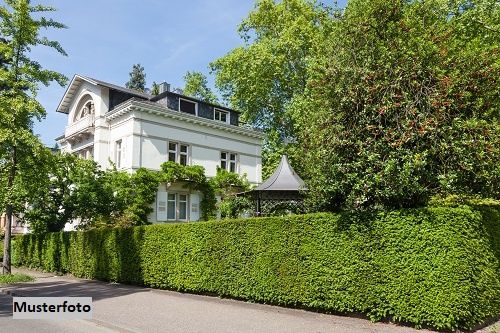 Luxus-Villa mit eigenem Spa, sonniger Terrasse, Balkon und Doppelgarage