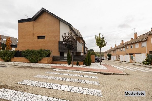 Einfamilien-Reihenmittelhaus mit 2 Stellpltzen