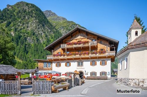 Charmanter Gasthof (Bj. 1953) mit 18 Zimmern, Gastgarten und gro�z�gigem Parkplatzareal