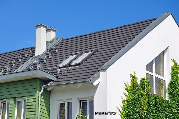 Einfamilienhaus mit Badeteich