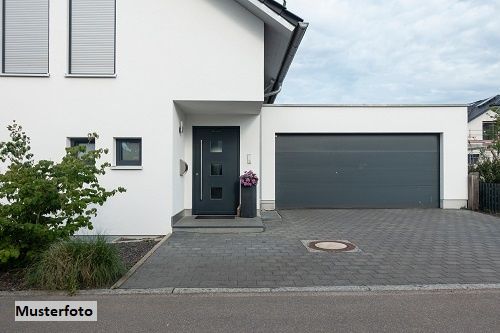 +++ Familienfreundliche Doppelhaushälfte mit Doppelstellplatz außen - ruhig & zentral +++