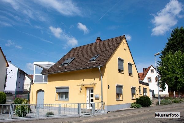 Einfamilienhaus mit 2 Nebengebuden