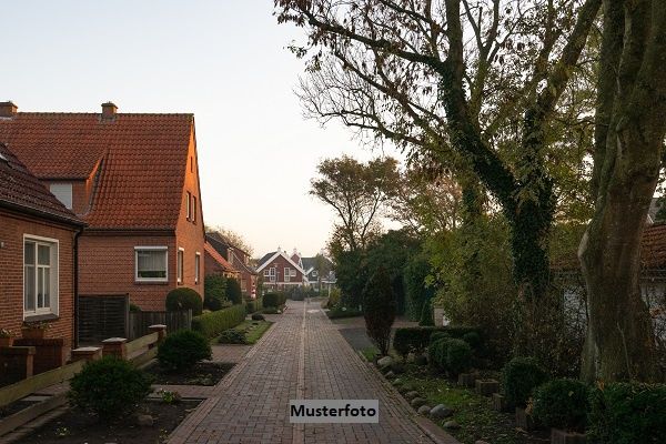 Einfamilienhaus mit Garagengebude