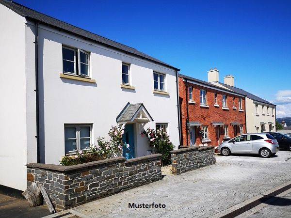 interessantes Bautr�gerprojekt: Reihenhausanlage mit drei Einheiten im Rohbauzustand