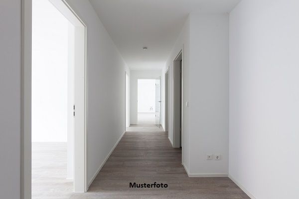 Büro- und Lagergebäude mit Motelzimmern