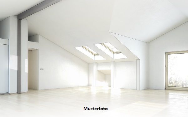 Sanierungsobjekt: Ehemalige Arztpraxis mit Entwicklungspotenzial