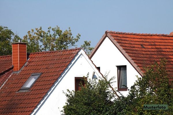 Gepflegtes Zweifamilienhaus mit Schwimmteich und exklusivem Wellnessbereich