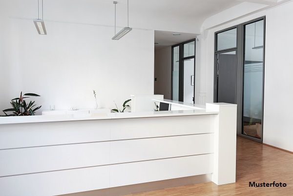 Sanierungsobjekt: Ehemalige Arztpraxis mit Entwicklungspotenzial