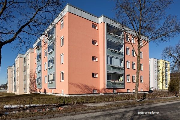 Mehrfamilien- mit Gartenhaus