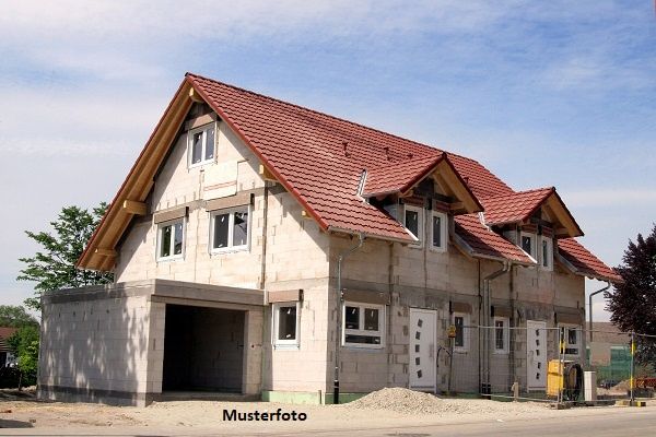 Einfamilienhaus (Rohbau) mit Garage