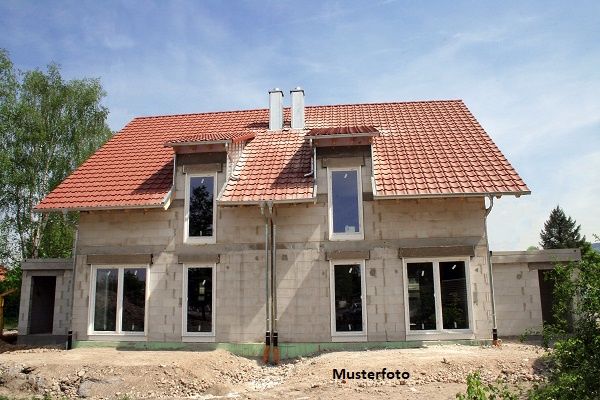 Einfamilienhaus im Rohbau mit Doppelgarage und herrlichem Ausblick ? viel Potenzial