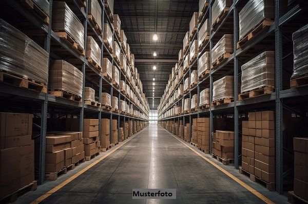 Mehrere Lagerr�ume (5) + 2 PKW-Stellpl�tze - effizient & praktisch