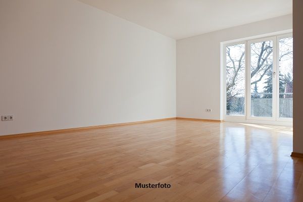 4-Zimmer-Wohnung mit Gartenanteil und Pkw-Stellplatz