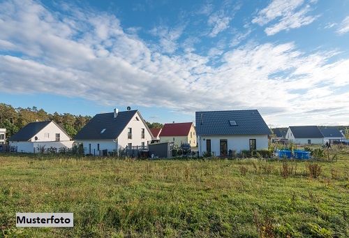 Wohnhaus mit Einliegerwohnung, Atelierbereich und 2-geschossigem Zubau (Bj. 1965, erweitert)