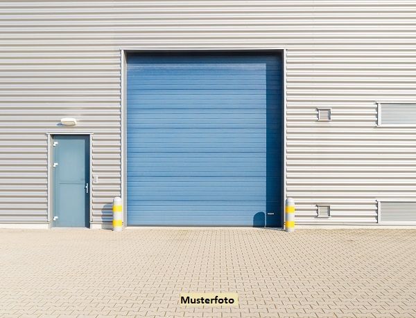 Modernes Büro- und Verwaltungsgebäude mit großzügiger Logistik- und Lagerhalle