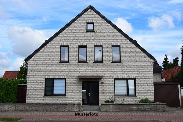 Wohnhaus mit Einliegerwohnung, Atelierbereich und 2-geschossigem Zubau (Bj. 1965, erweitert)