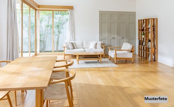 Wochenendhaus mit Land-/Forstwirtschaftsflchen