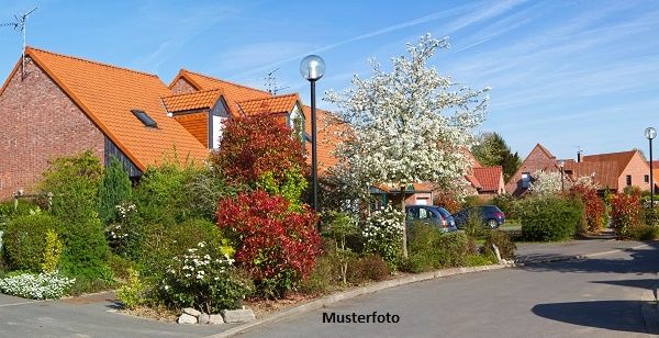 Attraktives Reihenendhaus mit offener Wohnk�che und 2 Pkw-Stellpl�tzen