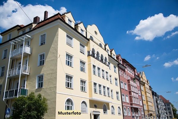Historisches Wohnjuwel ? Altbauvilla mit 5 Wohnungen, Garten & Carports