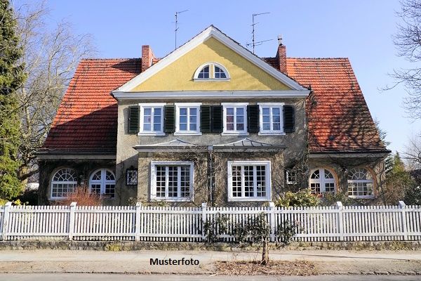 Gro�z�giges 2-Familienhaus mit 260 m� Wohnfl�che, Terrassen & Sauna