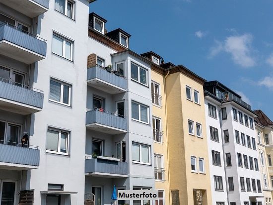Reihenhausanlage mit 8 Husern und 8 Stellpltzen