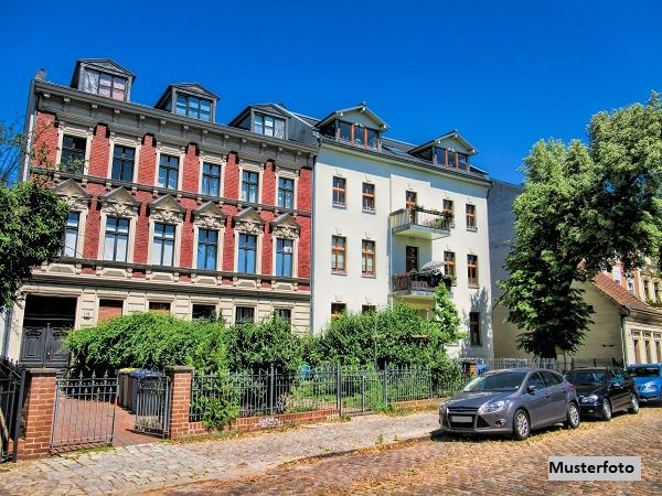 Denkmalgeschtztes Mehrfamilienhaus mit Balkonen