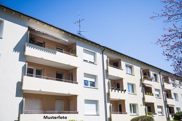 Attraktives Mehrfamilien-Ensemble: 2 Häuser, 10 Wohnungen, Tiefgarage & grüne Sondernutzungsflächen