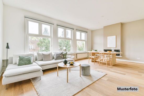 +++ 5-Zimmer-Wohnung mit Balkon und Stellpltze +++