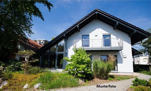 Zweifamilienhaus mit Wintergarten, Sauna und separatem Arbeitszimmer