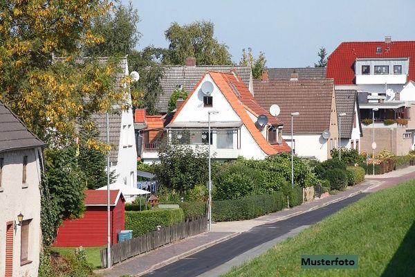 Einfamilienhaus mit Terrasse und Carport