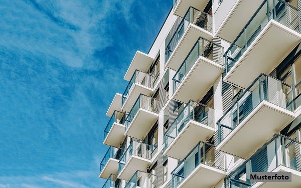 Hochgelegene 2-Zimmer-Wohnung mit Balkon und gro�artiger Aussicht