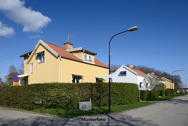 2-Familienhaus mit Garagengebude