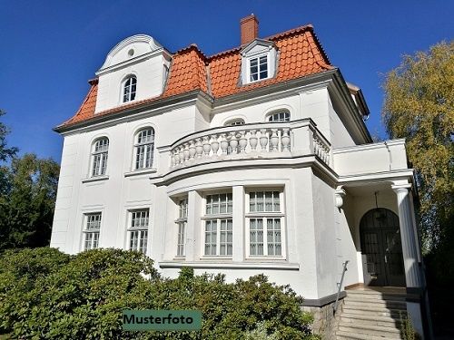 Traumhaftes Anwesen mit Villa, gro�z�gigem Pferdestall & Garage